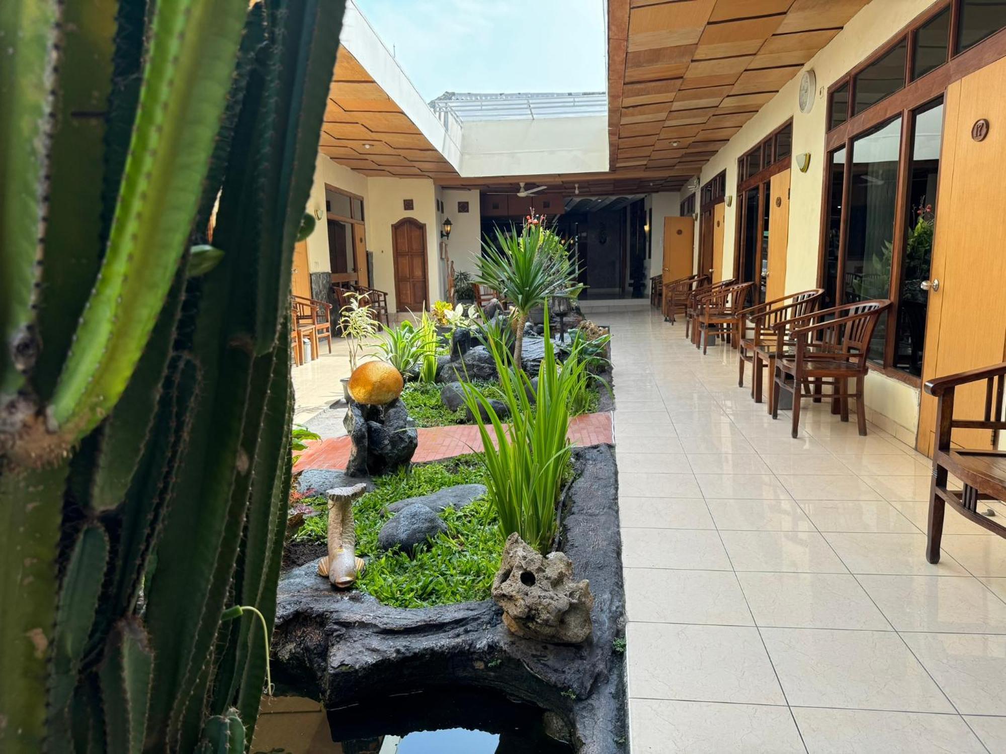 Hotel Priangan Cirebon Exterior foto