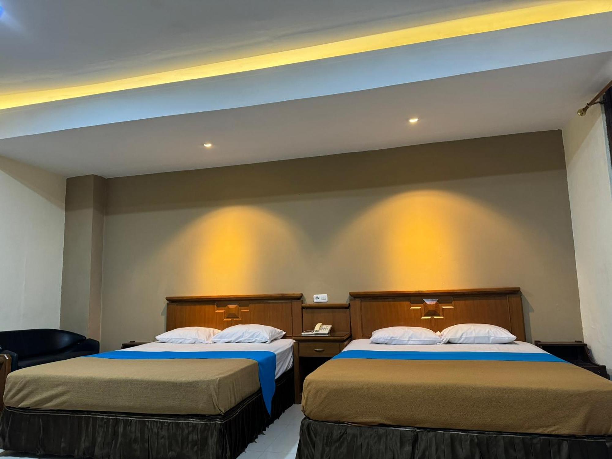Hotel Priangan Cirebon Exterior foto