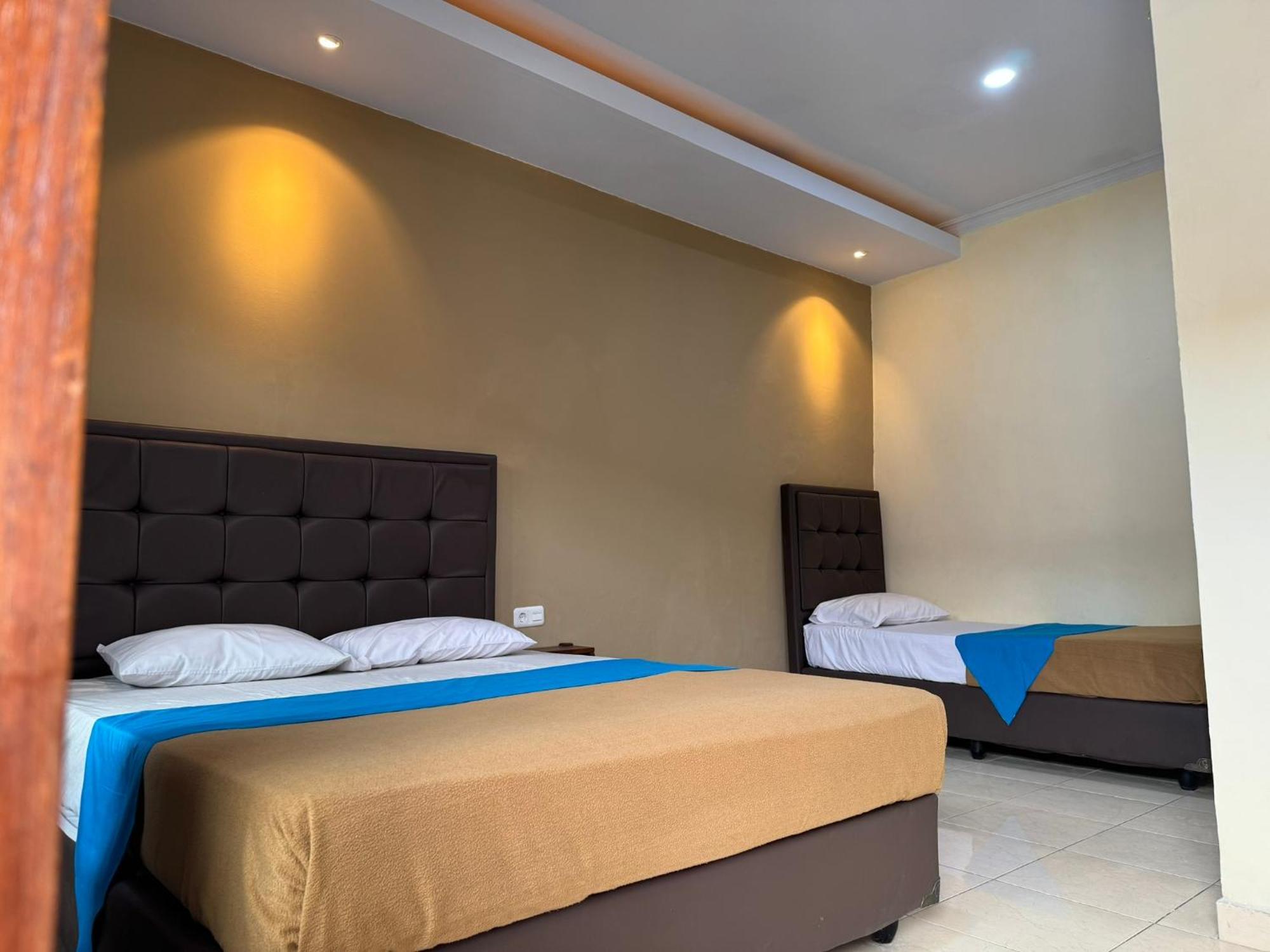 Hotel Priangan Cirebon Exterior foto