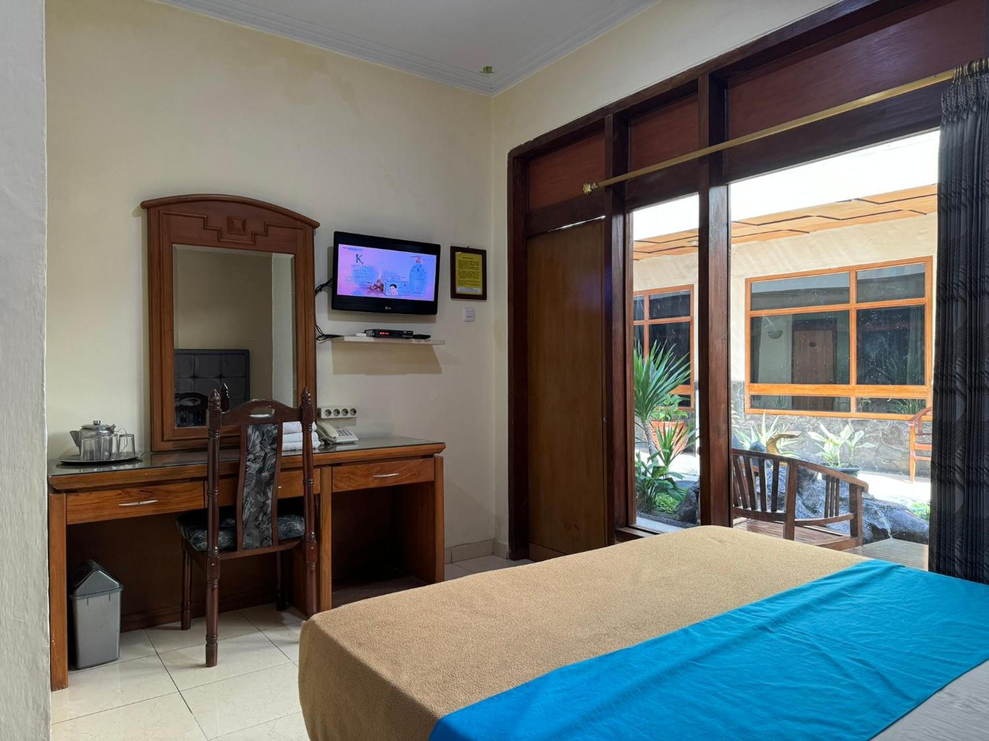 Hotel Priangan Cirebon Exterior foto