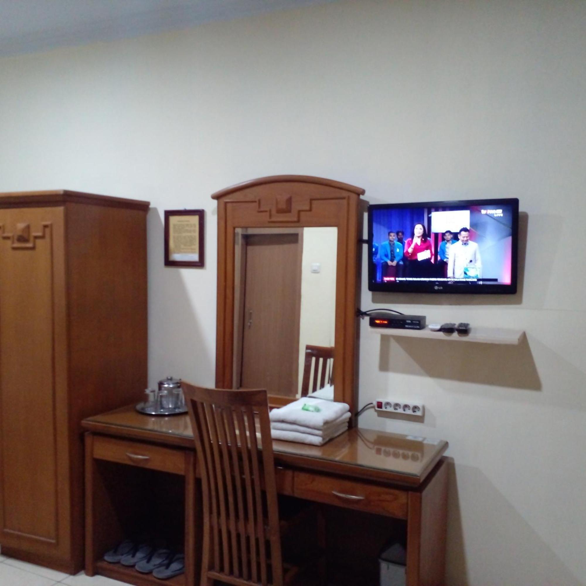 Hotel Priangan Cirebon Exterior foto